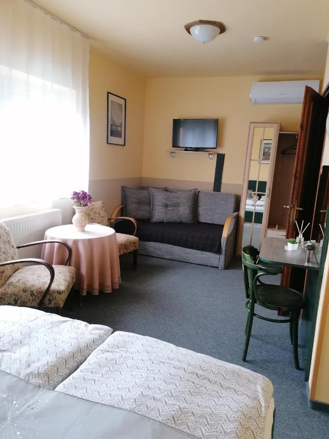 Bianco Apartment Sopron Ngoại thất bức ảnh