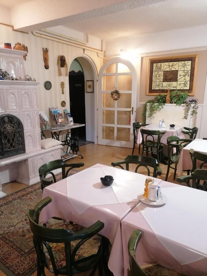 Bianco Apartment Sopron Ngoại thất bức ảnh