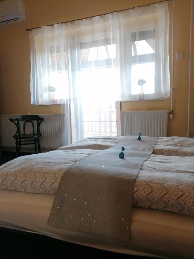 Bianco Apartment Sopron Ngoại thất bức ảnh