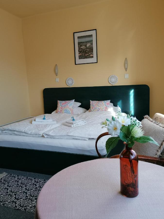Bianco Apartment Sopron Ngoại thất bức ảnh