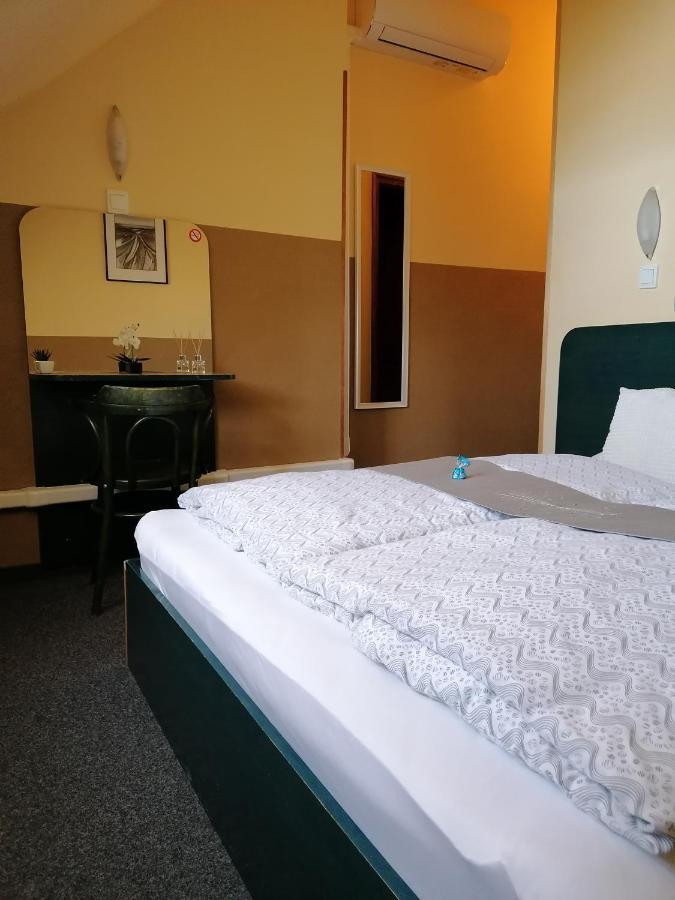 Bianco Apartment Sopron Ngoại thất bức ảnh