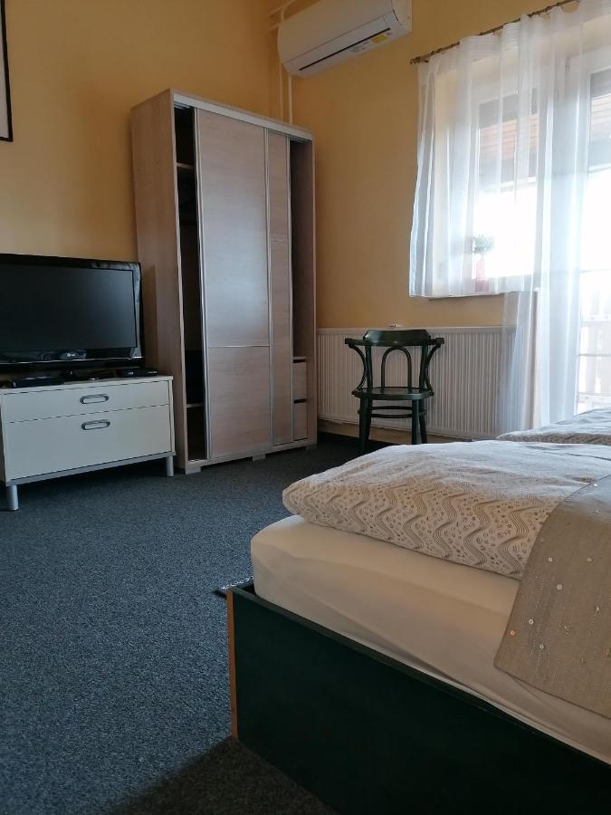 Bianco Apartment Sopron Ngoại thất bức ảnh