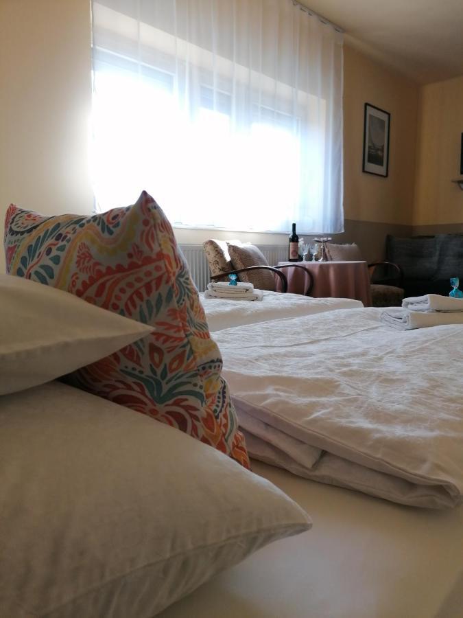 Bianco Apartment Sopron Ngoại thất bức ảnh