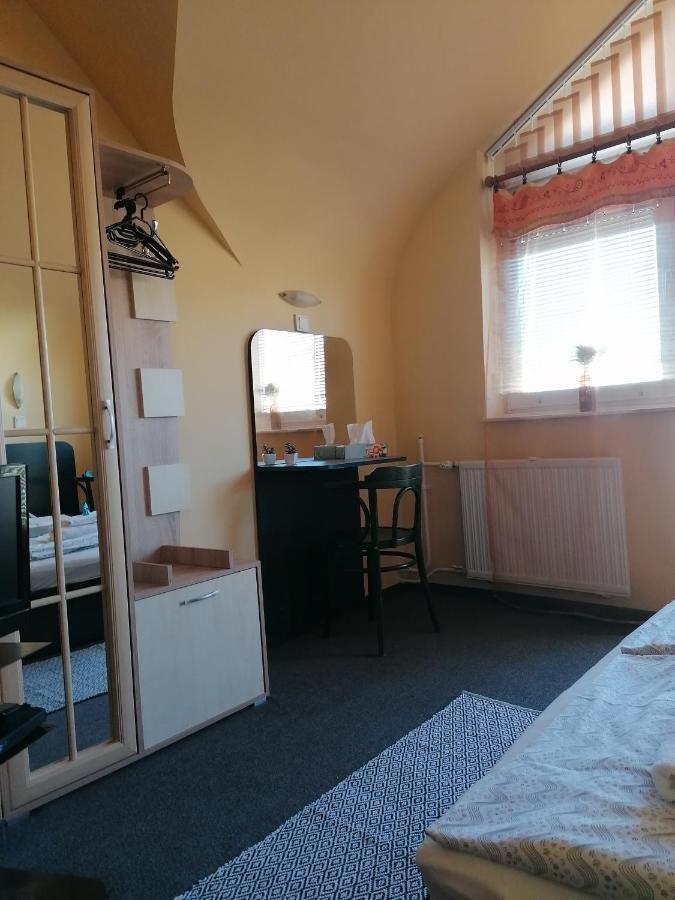 Bianco Apartment Sopron Ngoại thất bức ảnh