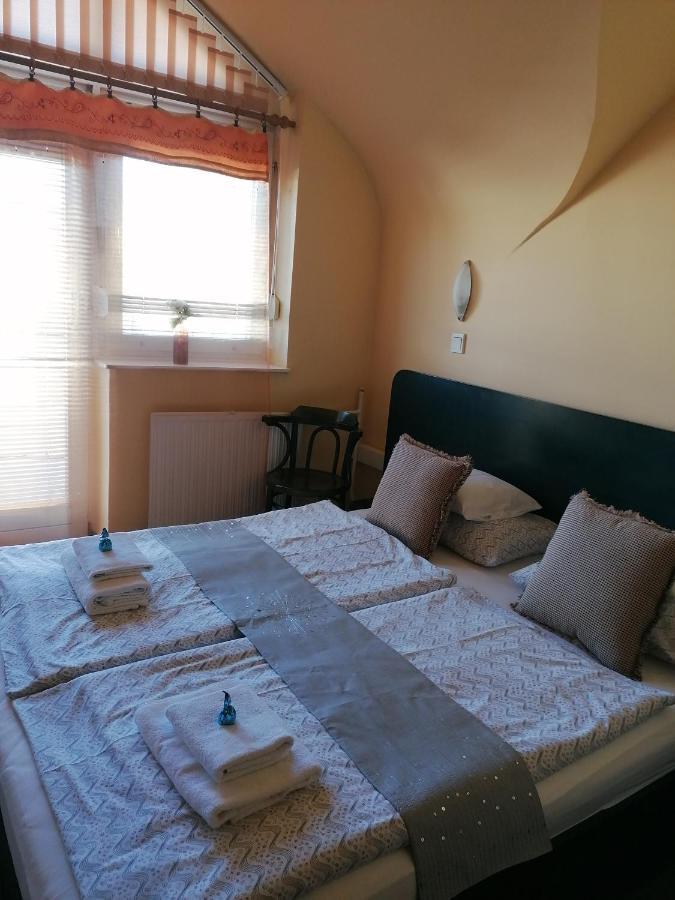 Bianco Apartment Sopron Ngoại thất bức ảnh
