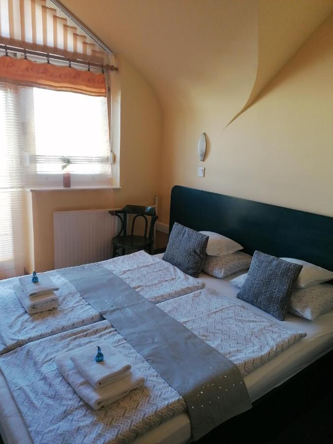 Bianco Apartment Sopron Ngoại thất bức ảnh
